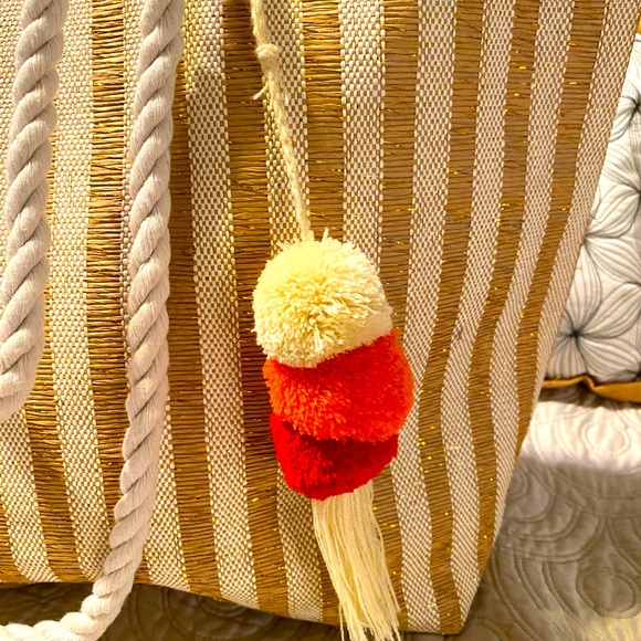 2 Chic Big gold and white tote bag - Picture 3 of 8